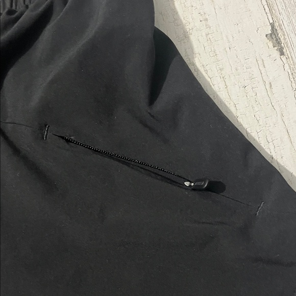 Athleta Mesh Racer Run 4” Shorts Size XL - Picture 10 of 11